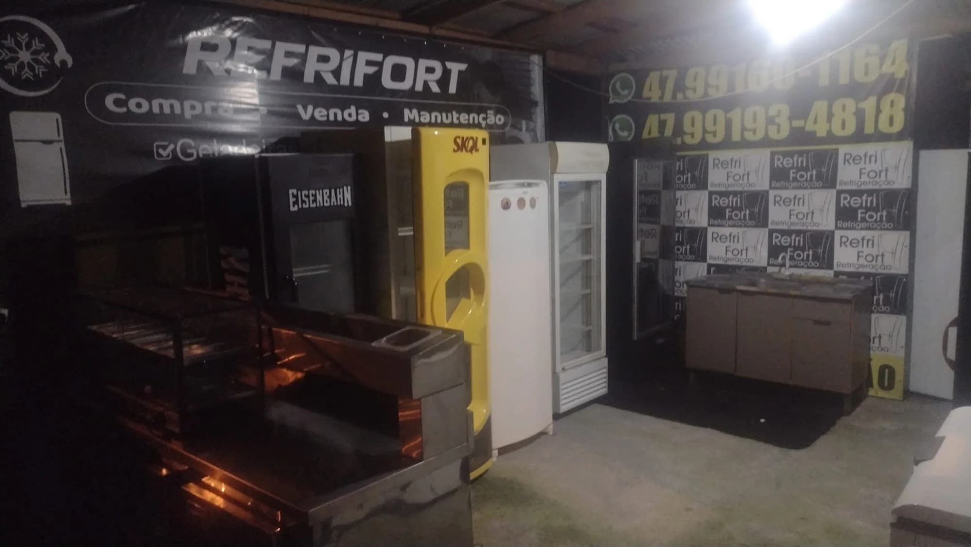 Oficina da Refrifort com equipamentos de refrigeração